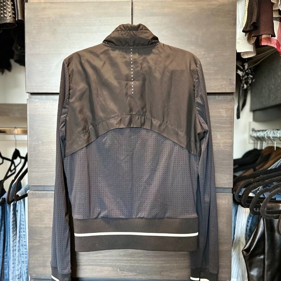 Peloton Women's Lightweight Zip Up Windbreaker in Black with Hidden Hood XS - Picture 3 of 7